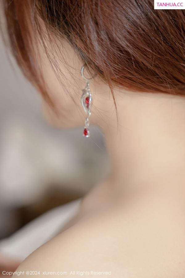   [XiuRen]高清写真图 2024.08.20 No.9037 吴婷婉 新人美腿第43张图片